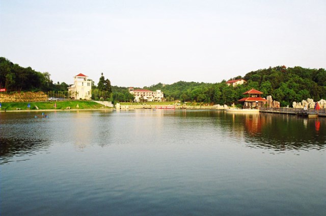 大明山莊拓展訓(xùn)練基地