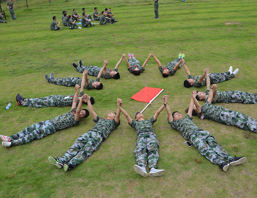 雛鷹展翅·助跑新人 拓展訓(xùn)練營(yíng)