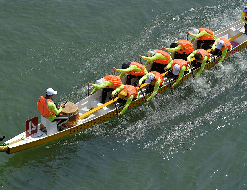 龍舟競渡 水中乘龍破浪